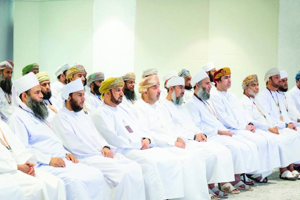 سلطنة عُمان تطلق برنامج "منبر" لتعزيز دور خطباء الجوامع في ترسيخ القيم
