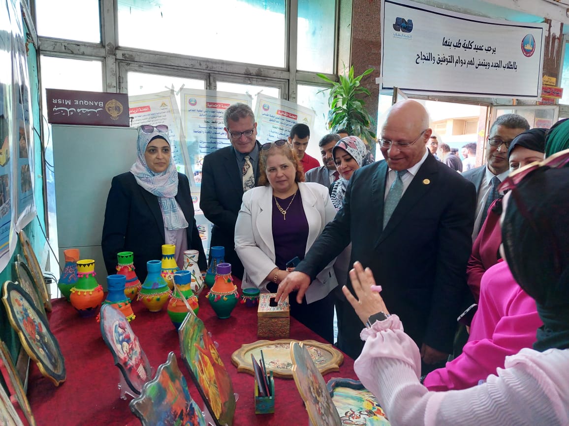 في أول أيام الدراسة : رئيس جامعة بنها يشهد أداء تحية العلم ويتفقد كليات العلوم وهندسة بنها والطب البشرى والمدن الجامعية