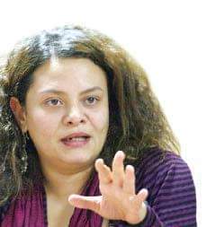 مهرجان القاهرة السينمائي يكرم المخرجة المتميزة كاملة أبو ذكري بجائزة فاتن حمامة للتميز في دورته الـ 44*