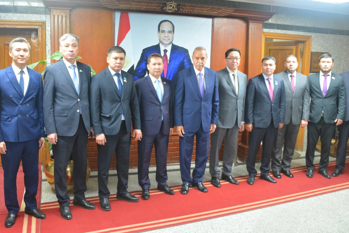 محافظ القليوبية يستقبل سفير جمهورية كازاخستان بالقاهرة ونائب منطقة أتيراو والوفد المرافق لهما