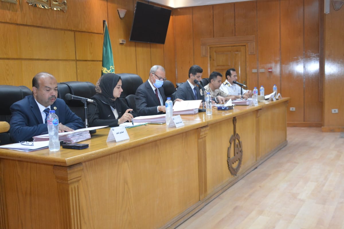 محافظ القليوبية يعقد إجتماع المجلس التنفيذي للمحافظة بحضور الأجهزة التنفيذية لمناقشة خطة المحافظة والمشروعات الجاري تنفيذها بكافة القطاعات