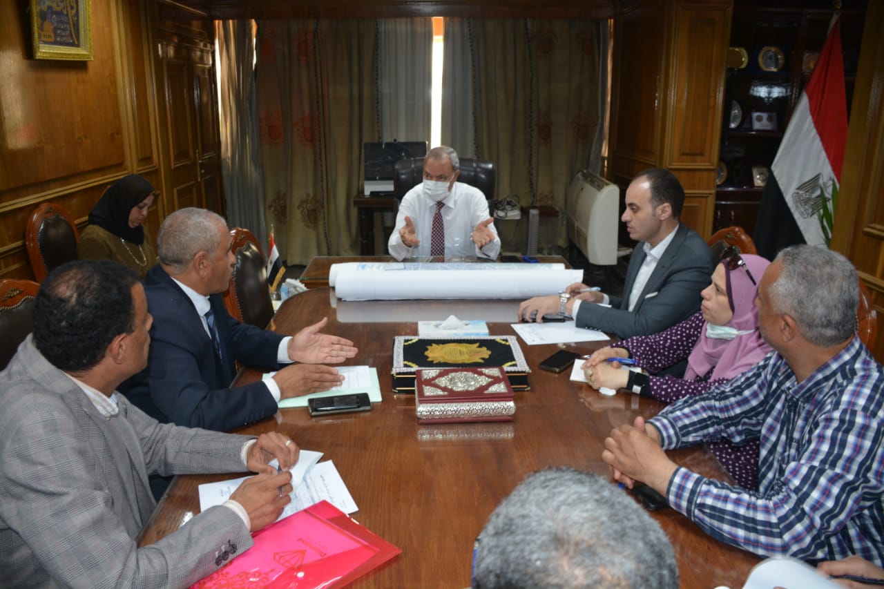 محافظ القليوبية يتابع عملية توريد الأقماح بالصوامع ويشدد على منع صرف الأسمدة للمزارعين المتقاعسين عن توريد محصول القمح والتصدي بكل حزم للمتقاعسين عن التوريد