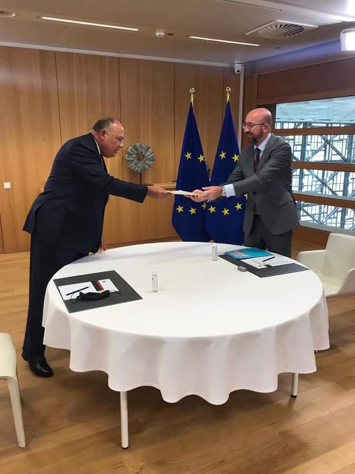 حاملاً رسالة من السيد الرئيس، وزير الخارجية سامح شكري يلتقي برئيس المجلس الأوروبي شارل ميشيل