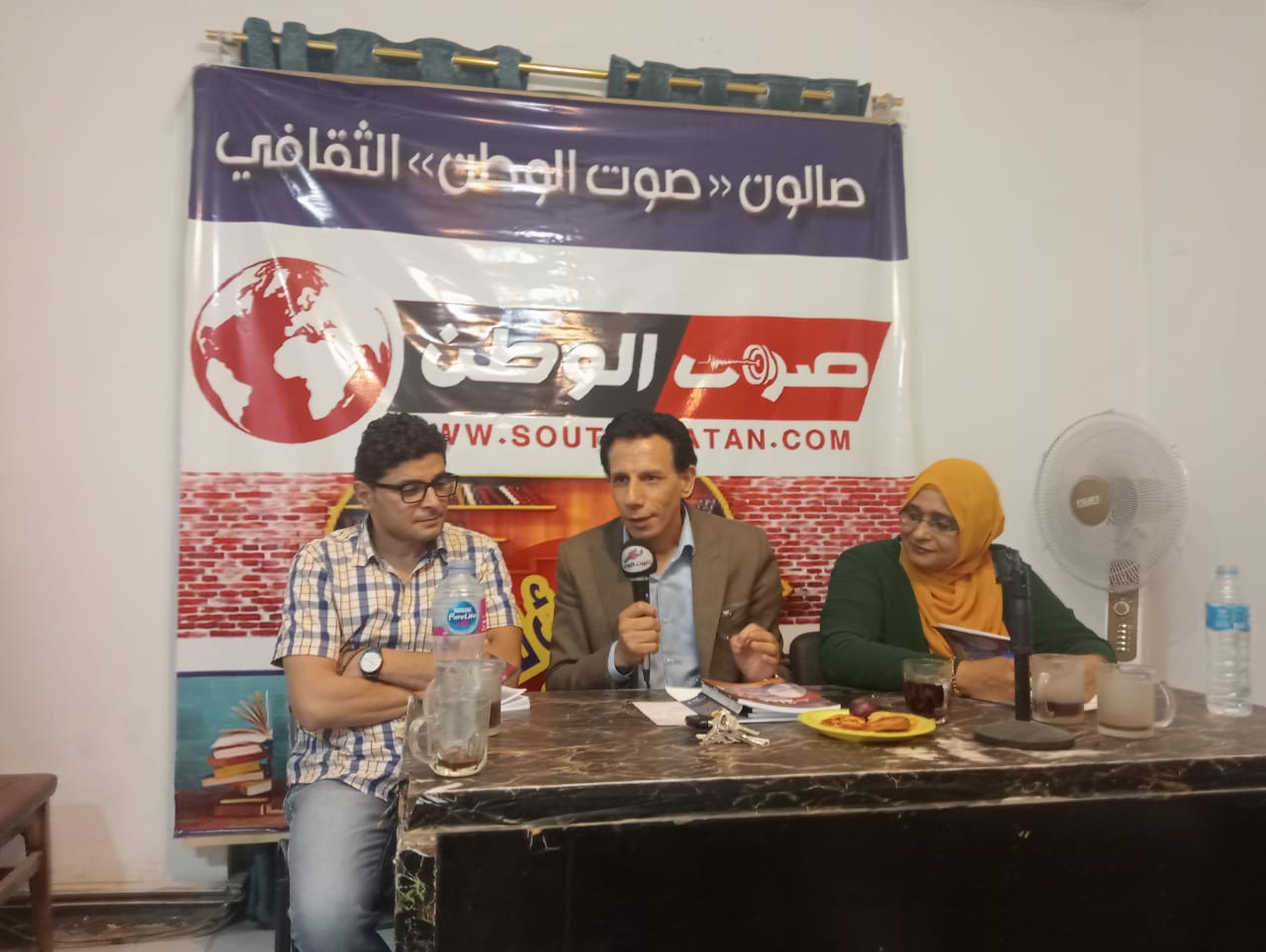 بالصور| التوقيع الثاني المجموعة القصصية فرق عملة للكاتب الصحفي جمال عبد المجيد لمجيد في صالون صوت الوطن الثقافي