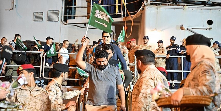 إجلاء 20 مواطناً سعودياً و1866 شخصاً من رعايا الدول الشقيقة والصديقة ووصولهم إلى جدة