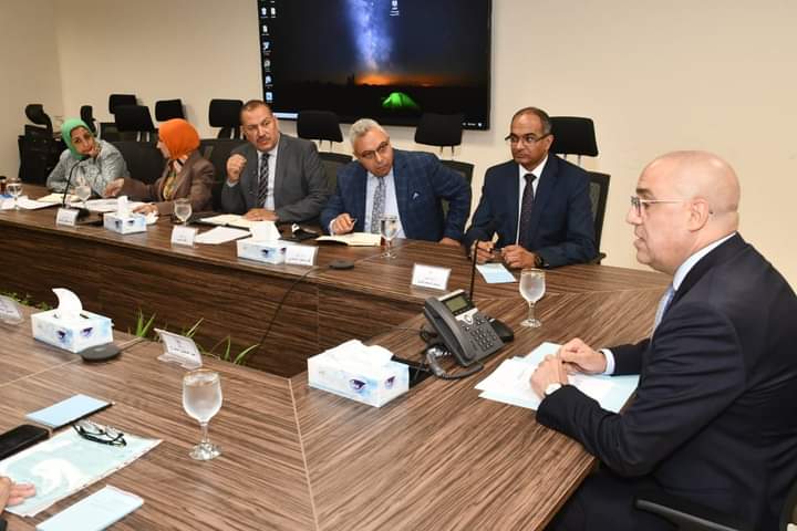 وزير الإسكان يناقش تعديل الكود المصري لاشتراطات الحماية المدنية