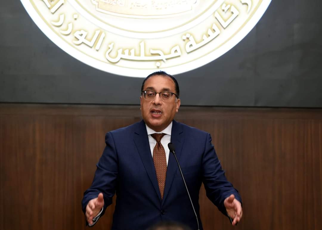 رئيس الوزراء يعقد مؤتمر صحفي بحضور عدد من المستثمرين وممثلي مجموعة من الشركات الاستثمارية