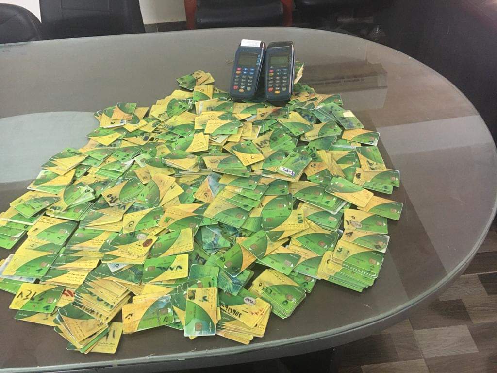 ضبط 5 الاف شيكارة دقيق داخل احد المخابز و4560 بطاقة تموينية داخل احد المخابز بأسيوط