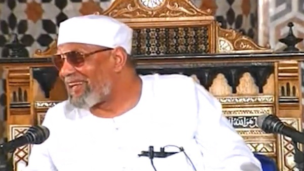 بالصور : الشيخ الشعراوي من القرية إلي القمة