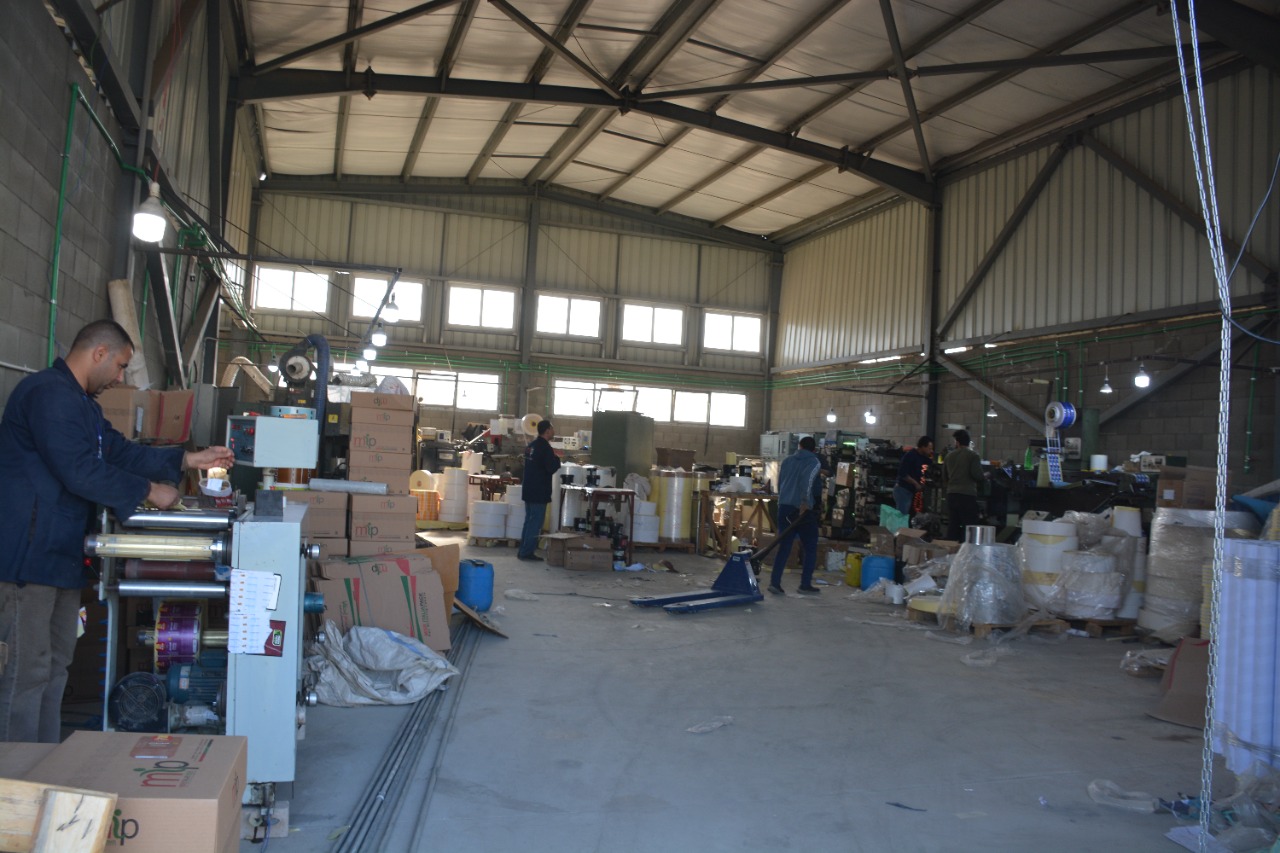 محافظ القليوبيه يتفقد نماذج للوحدات الاستثمارية بعد تشغيلها بالمنطقة الاستثمارية ببنها