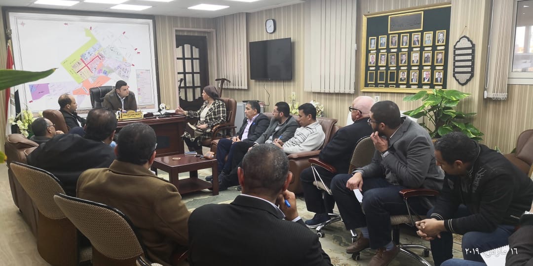 رئيس جهاز 6 أكتوبر يلتقى سكان الحيين الأول والثانى لمناقشة مشاكلهم وإيجاد حلول لها