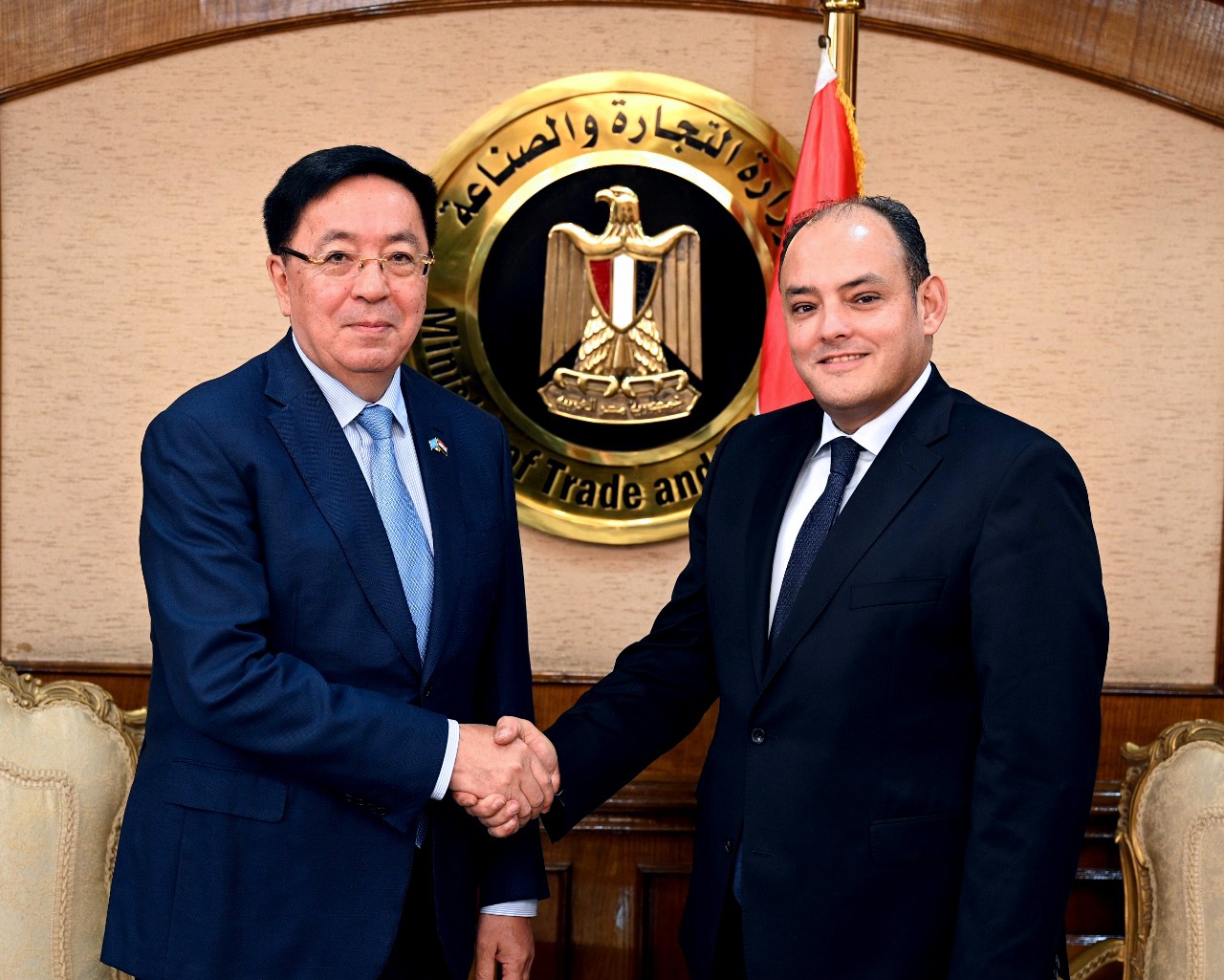 وزير التجارة والصناعة يصل العاصمة الكازاخية استانة للمشاركة في القمة السادسة لمؤتمر التفاعل وتدابير بناء الثقة في أسيا " سيكا "