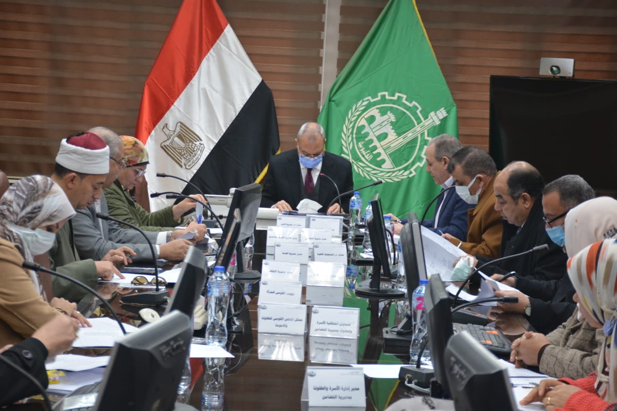 محافظ القليوبية يجتمع بلجنة إختيار الأم المثالية بالديوان العام لاختيار 3 أمهات من المتقدمات للمسابقة