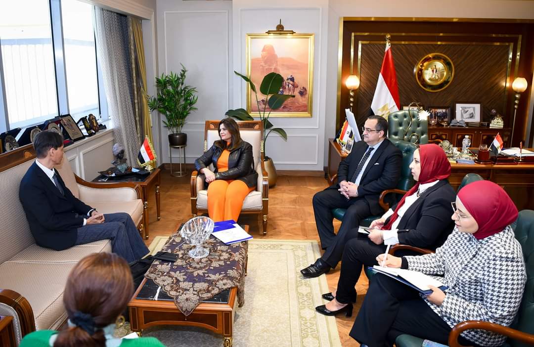 وزيرة الهجرة تستقبل د. حسين زناتي الخبير التعليمي ومدير أكاديمية "تانكيو عرب" في اليابان