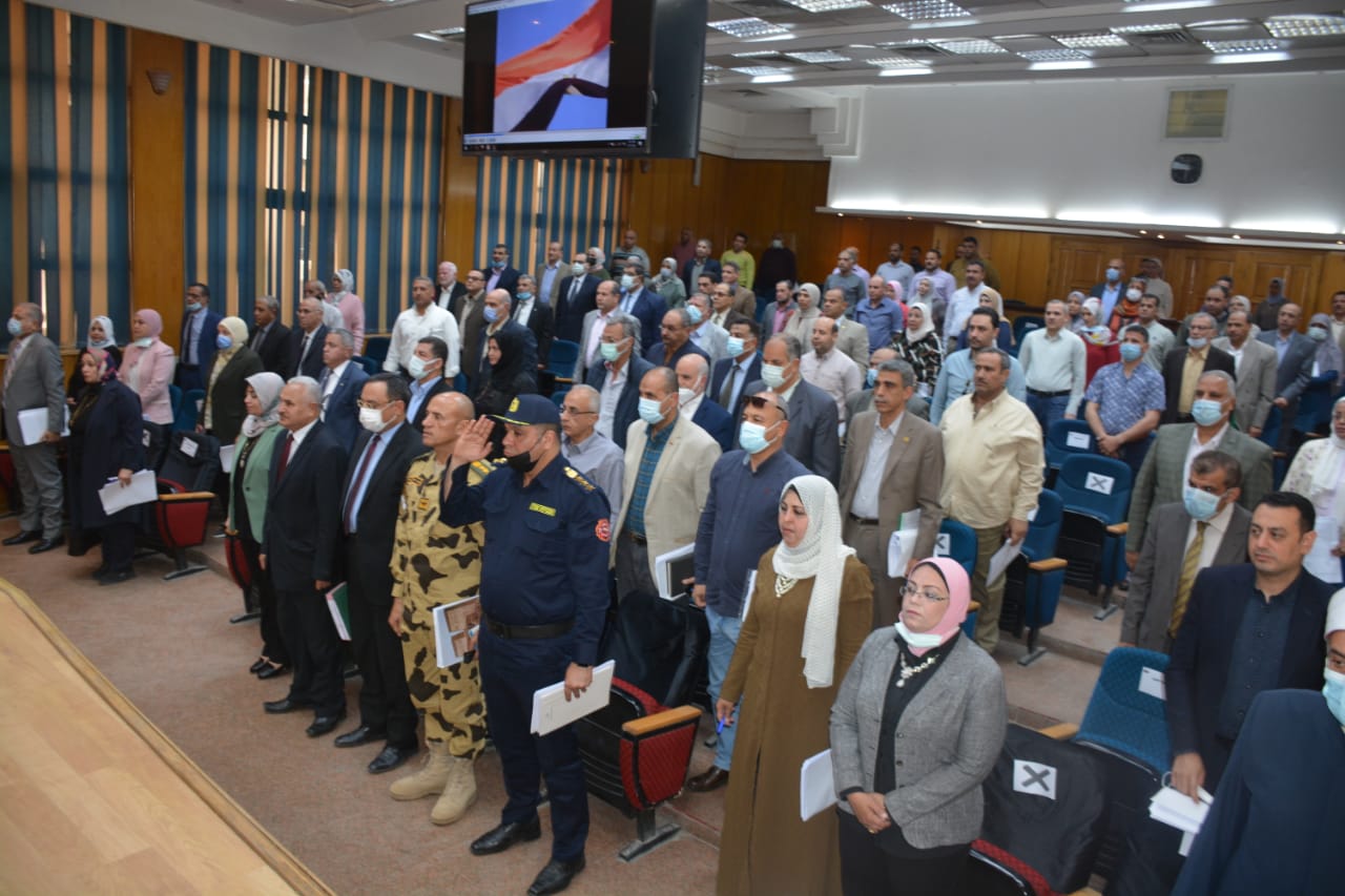 محافظ القليوبية يعقد إجتماع المجلس التنفيذي للمحافظة لمناقشة عدد من الملفات والتوجيهات الهامة والمشروعات الجاري تنفيذها بحضور جميع الأجهزة التنفيذية