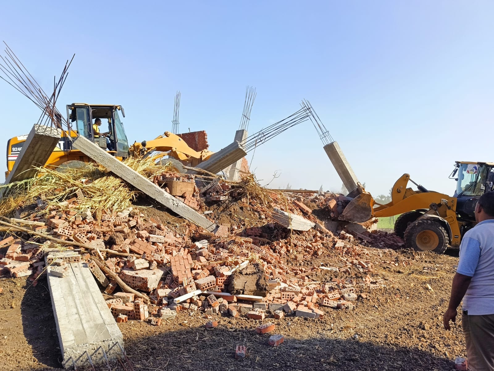 إزالة 96 حالة تعدي وبناء مخالف على مساحة 20211 متر بنطاق 11 مركز بالبحيرة 