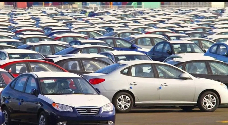 شائعة:   اعتزام الحكومة مد فترة العمل بقانون "تيسير استيراد سيارات المصريين بالخارج" بعد ١٤ مارس المقبل