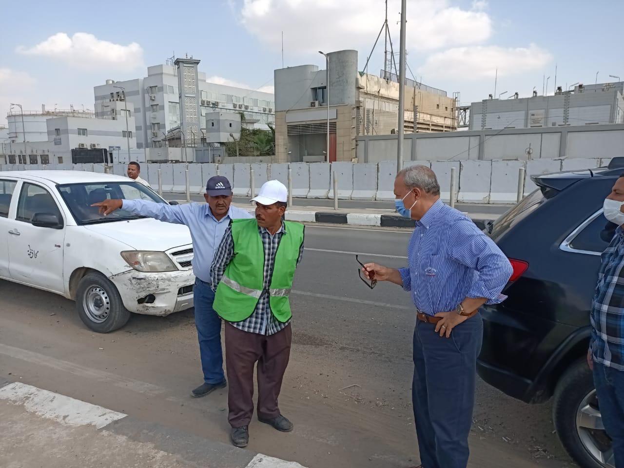 محافظ القليوبية يقوم بجولة ميدانية لمدينتي الخصوص وشبرا الخيمة لتفقد أعمال النظافة علي المحاور المرورية الجديدة ويقوم بحملة لازالة الاشغالات بالشوارع وتفقد أعمال رصف شارع فريد ندا ببنها