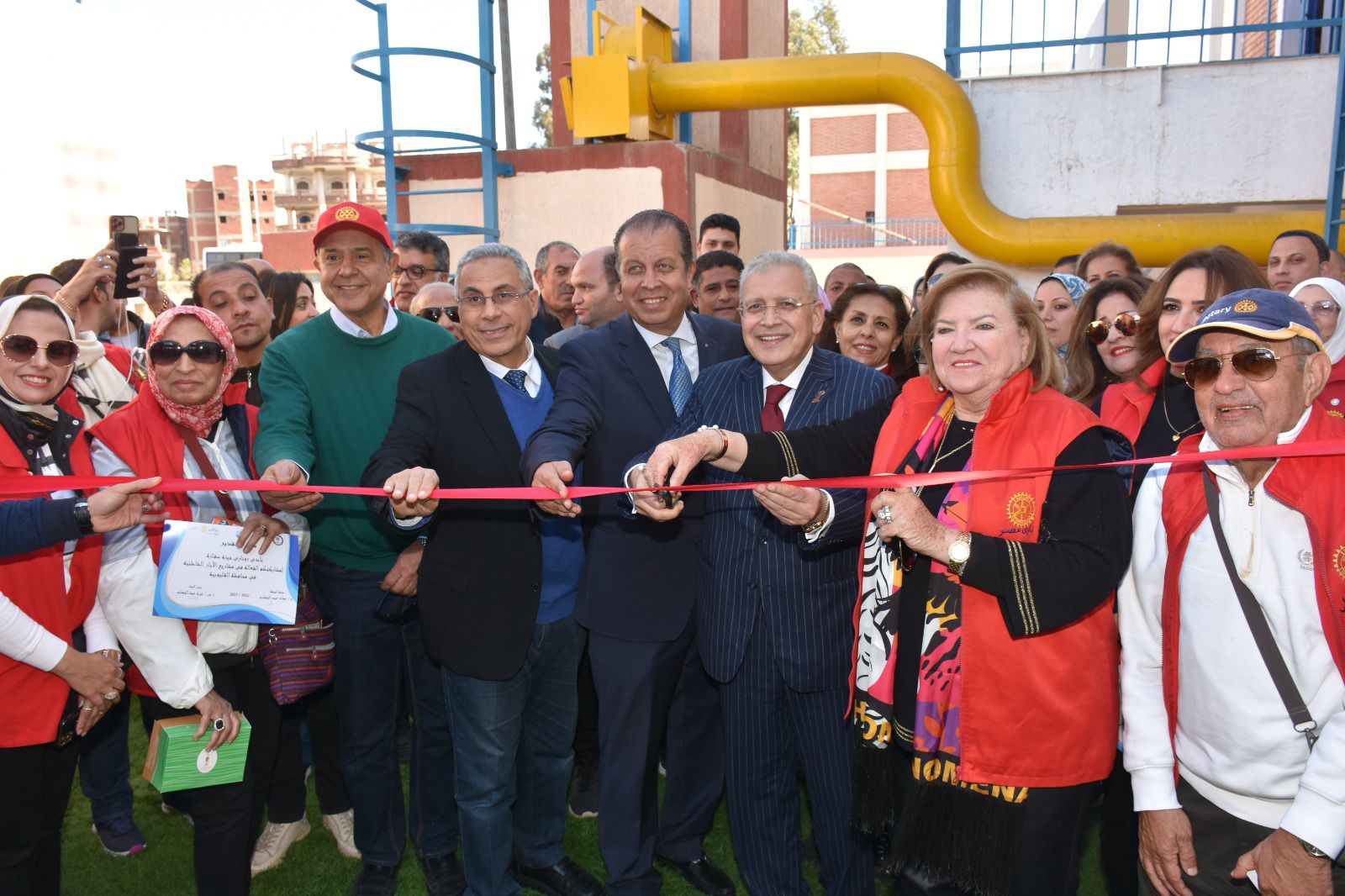 "مياه القليوبية" ومحافظ المنطقة الروتارية يفتتحان وحدة ترشيح طبيعي كبديل لمصادر المياه 