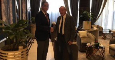 بعد تغريدات السوهاجية لنجيب.. ساويرس يلتقى محافظ سوهاج لإقامة مشروعات استثمارية