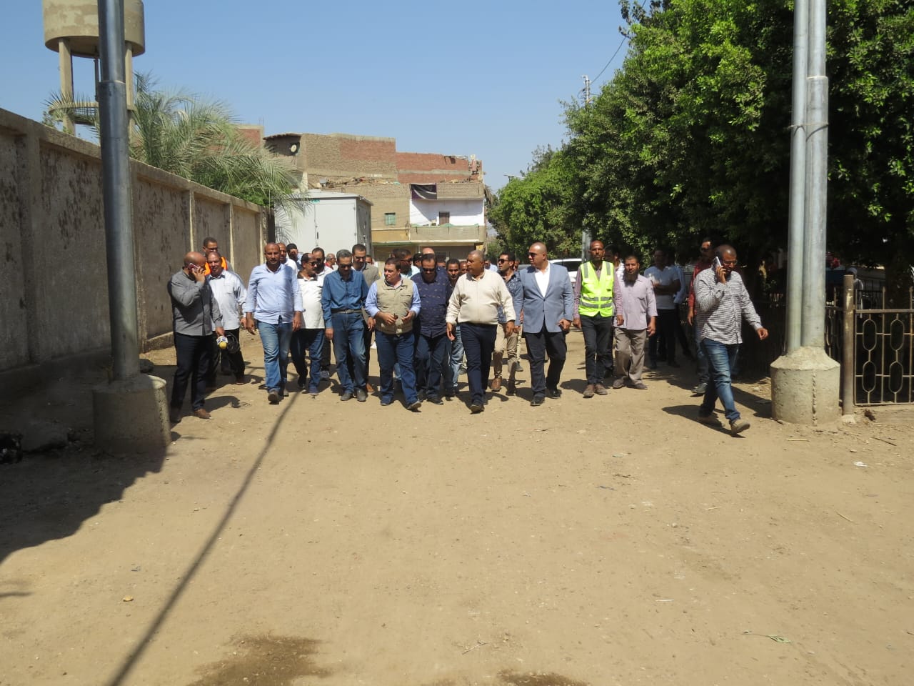 تنفيذا للمبادرة الرئاسية العربية للتصنيع تنفذ مشروعات كهرباء في المنيا