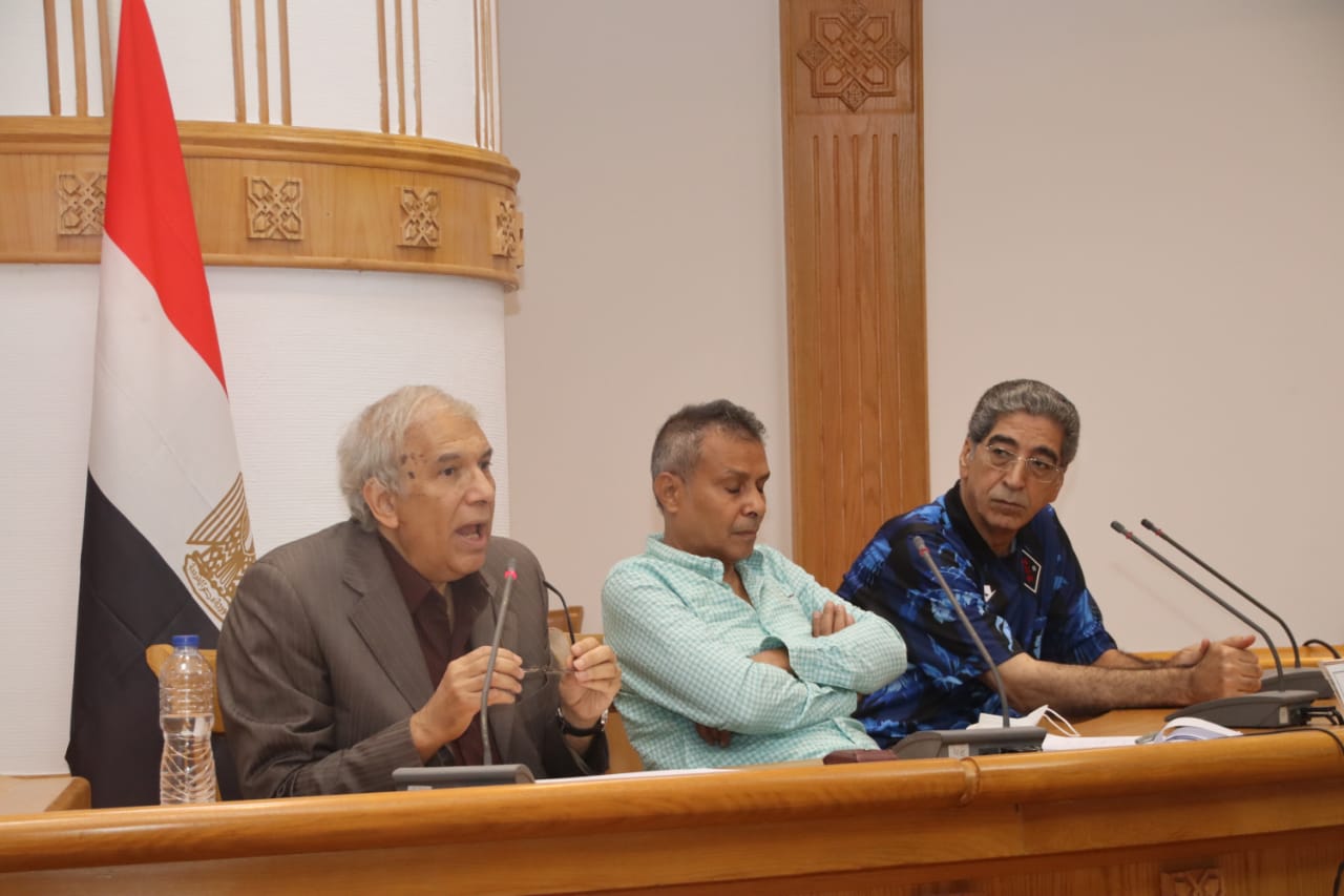 أولي ندوات المهرجان القومي للمسرح المصري تناقش بدايات ظهور مهنة "الإخراج المسرحي " وسنوات ازدهار وتعاظم دور المخرج 