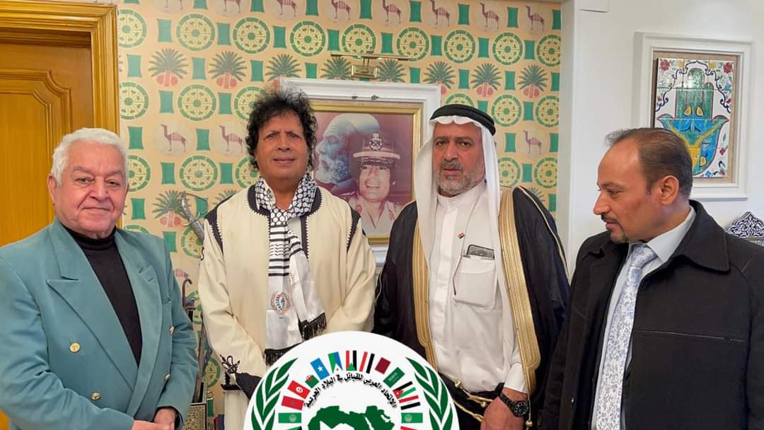 بالصور : لقاء الشيخ نزيه ابو كاشف" رئيس الإتحاد مع "قذاف الدم" بالقاهرة