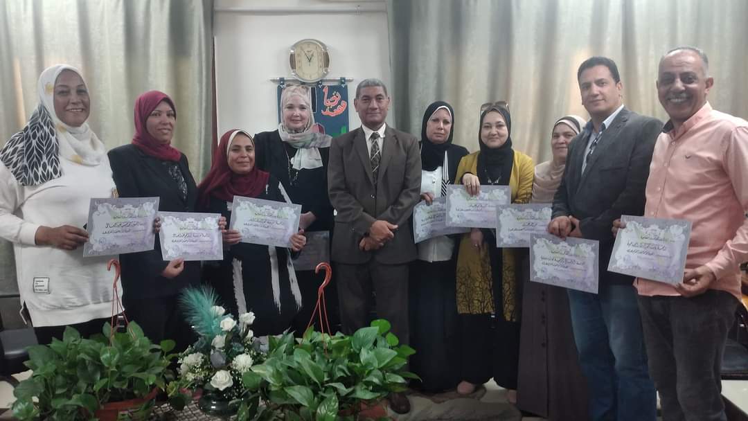 الديب تكريم المدارس المتميزة لمواصلة التفوق العلمى بمدارس البحيرة 