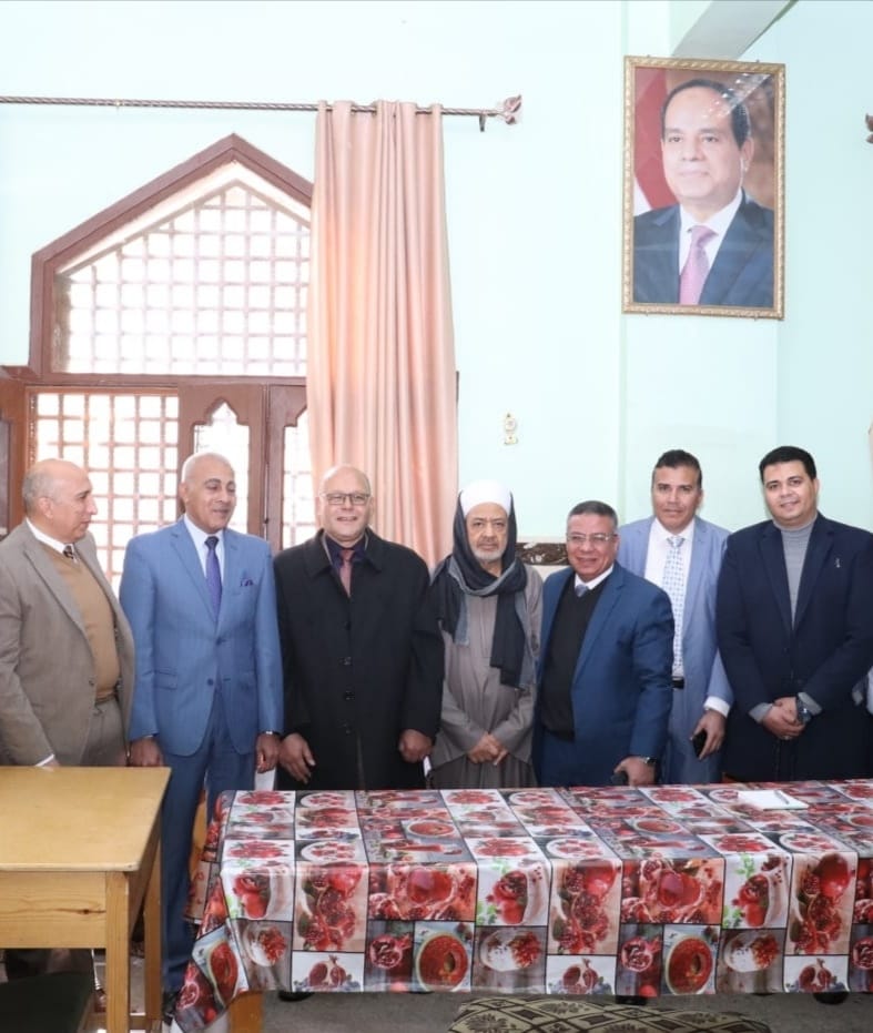 بساحة "الطيب" بالأقصر..شيخ الأزهر ورئيس جامعة سوهاج يؤديان صلاة الجمعة