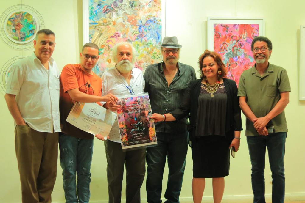 المستشار الثقافى للسفارة الروسية تشهد معرض من اول السطر 