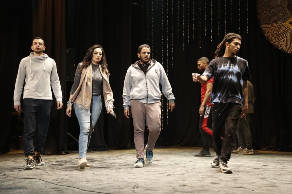 الفنان اليوناني تسولاكيديس : سعدت بالأجواء في مصر وفوجئت بتفاعل المشاركين في بني سويف