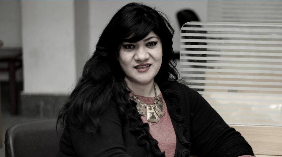 إيناس السيد: إسمع بالإنسانية.. "مصيرنا البعاد أو اللقاء"