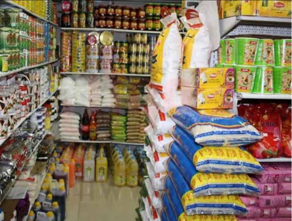 رئيس الوزراء يتابع جهود توفير السلع الأساسية بالأسواق المحلية   