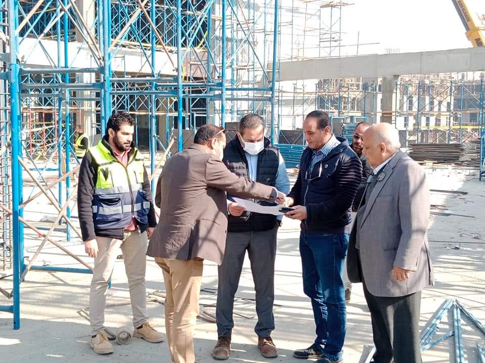 نائب وزير الإسكان للمشروعات القومية يتفقد سير العمل بمشروع تطوير "منطقة سور مجرى العيون