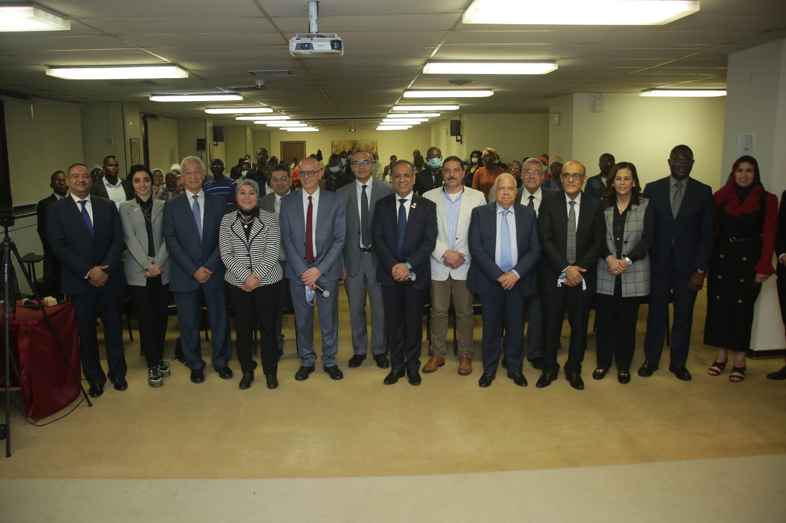 جسر جديد للنفاذ للقارة الافريقية: تعاون بين جامعة سنجور والمصريين الافارقة للتشبيك بين المصانع وطلاب الدراسات العليا