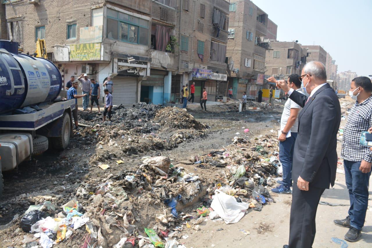 محافظ القليوبية يتابع الحملة المكبرة لازالة تراكمات القمامة من شارع عرابي بغرب شبرا الخيمة