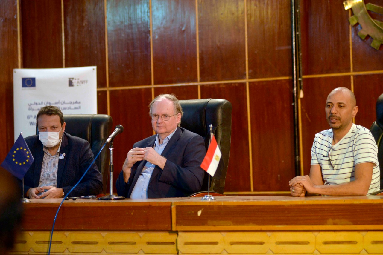 سفير الاتحاد الأوروبي يلتقي بشباب الصعيد في ورش مهرجان أسوان