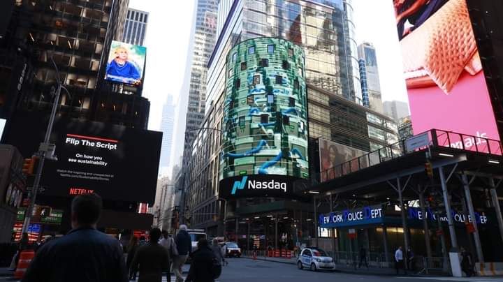 مشروعات المنطقة الاقتصادية لقناة السويس تزين واجهات مبنى بورصة ناسداك الأمريكية