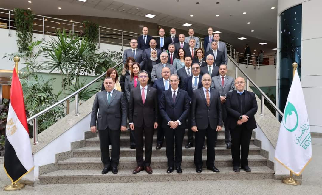 الدكتور/ عمرو طلعت وزير الاتصالات وتكنولوجيا المعلومات يجتمع بمجلس إدارة الهيئة القومية للبريد