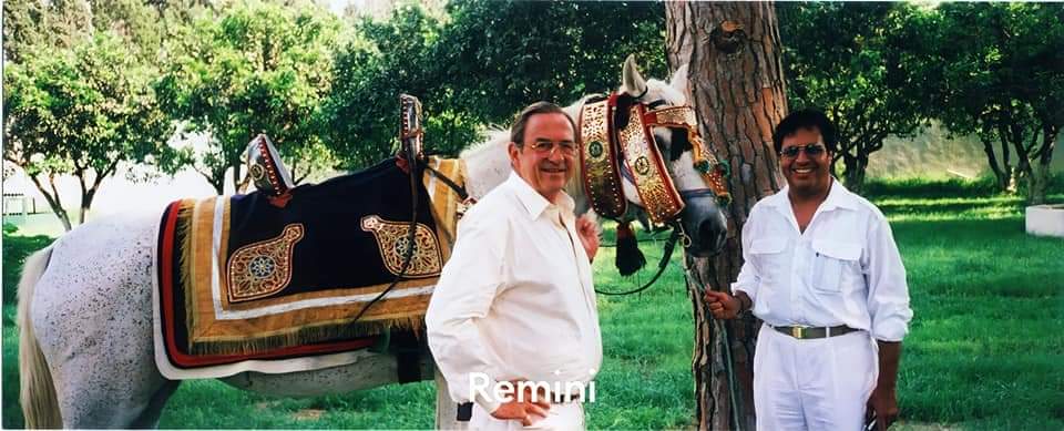 قذاف الدم ناعيا ملك اليونان السابق: دافع عن ليبيا وعمل من أجل السلام 