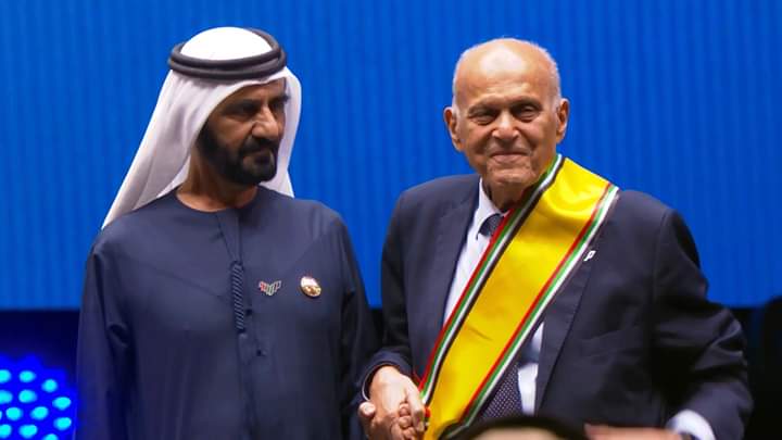 بالصور.. تكريم الدكتور مجدي يعقوب من ابن راشد