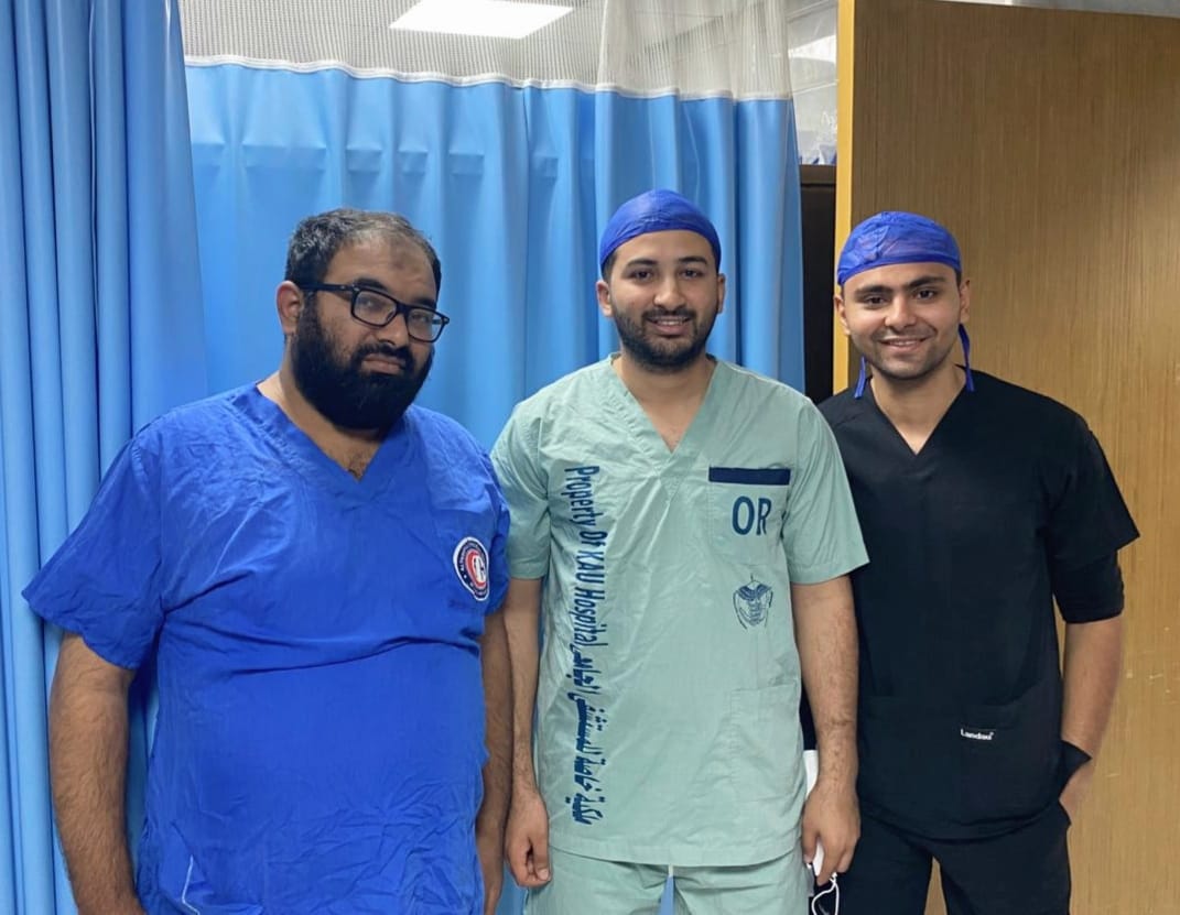 بالصور : صحة الشرقية: فريق مستشفى الزقازيق العام ينقذ ذراع مريض من البتر بعد إجراء جراحة متقدمة بالأوعية الدموية