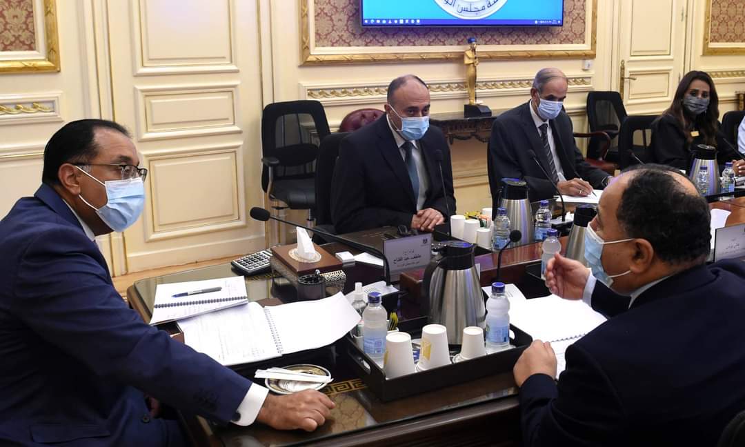 مدبولي يستعرض مع وزير المالية إجراءات توفير التمويل اللازم للسلع الاستراتيجية وبرامج الحماية الاجتماعية