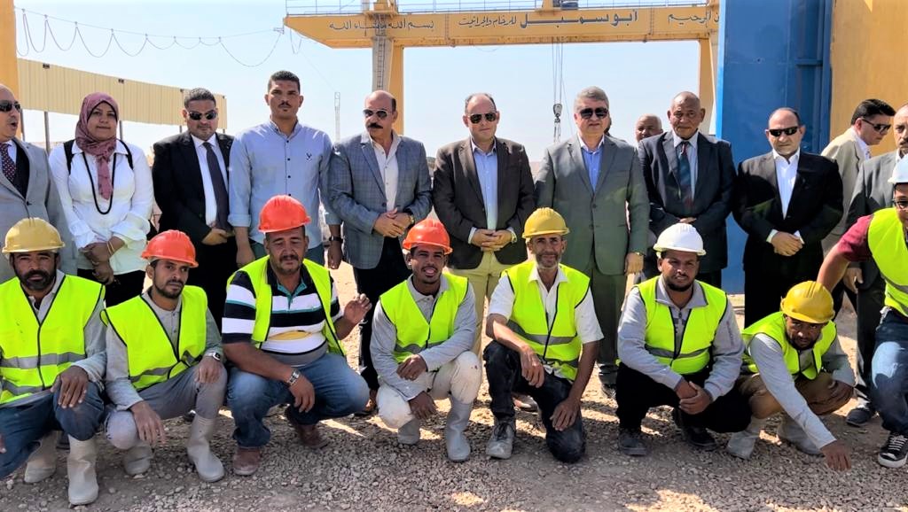 وزير التجارة والصناعة ومحافظ أسوان يفتتحا ويتفقدا 6 مصانع من المنشأت الصناعية بمنطقة العلاقى الصناعية