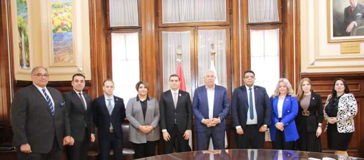  وزير الزراعة يستقبل وفد لجنة المناخ بتنسيقية شباب الأحزاب والسياسيين