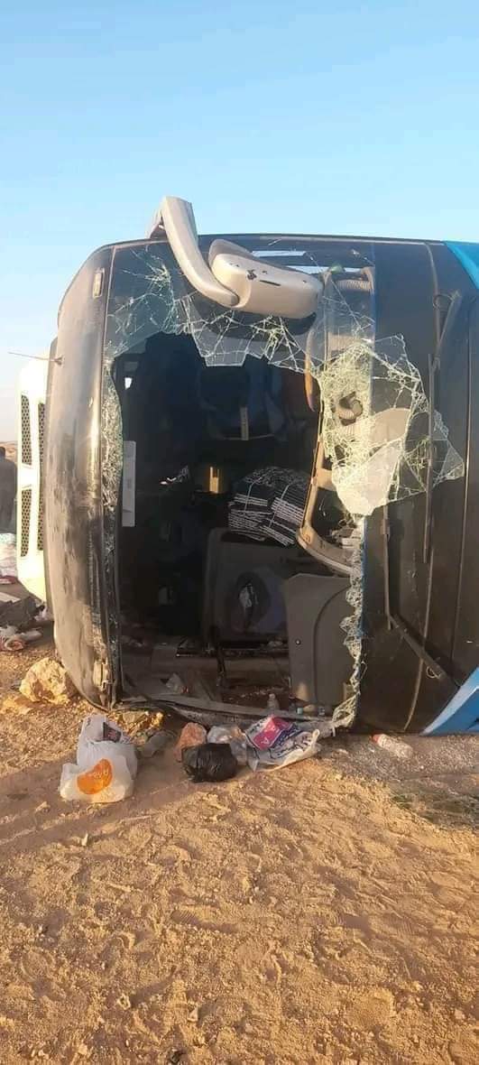 مصرع وإصابة 31 شخصا بحادث انقلاب أتوبيس بطريق سوهاج البحر الأحمر