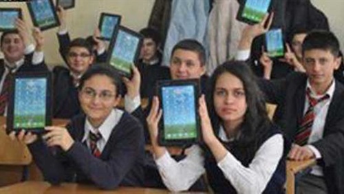 مؤسس "أمهات مصر" تطالب "التعليم" بتسهيل إجراءات استلام "التابلت" وإخطار مكاتب البريد