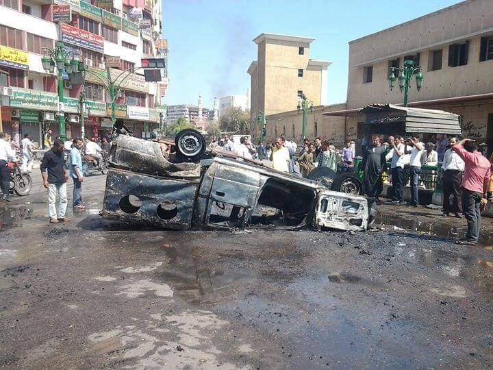 ترك سيارته أمام القطار وفر هاربا