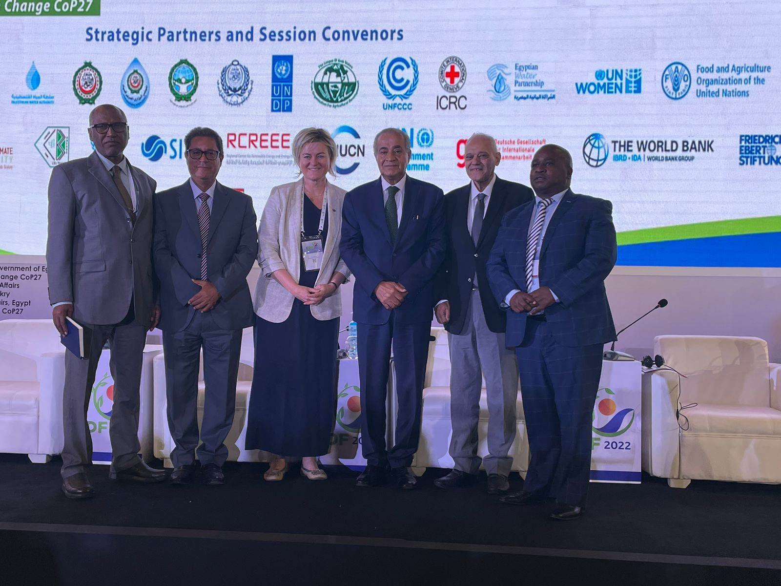 رئيس الوزراء يتابع مع وزير التموين موقف الأرصدة الاستراتيجية من السلع الأساسية