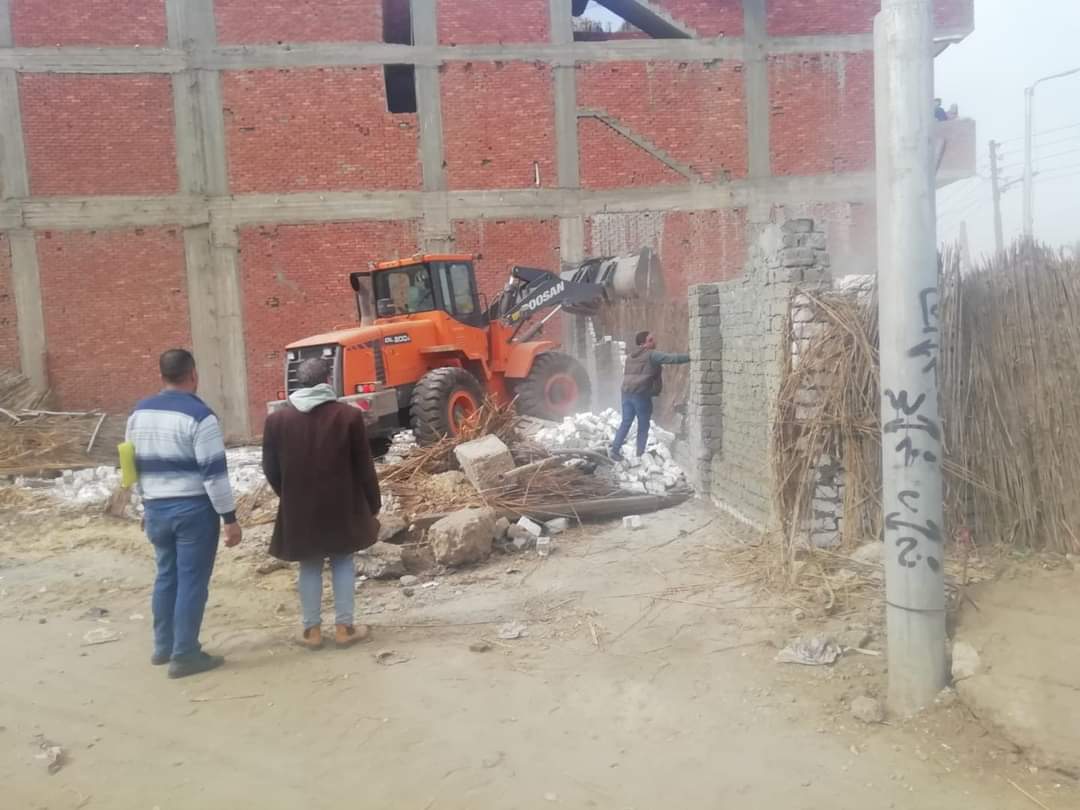 حمله ازالة للتعديات علي حالات البناءالمخالفة بشبين القناطر